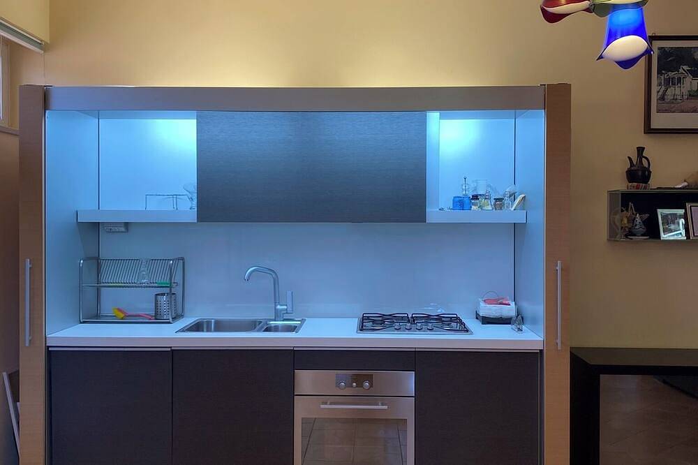 B&B La Rosa: large apartment with modern kitchen (sleeps 3) in Salerno, Tyrrhenische Küste Kampanien