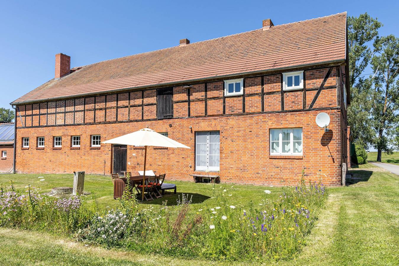 Ganze Wohnung, Ferienwohnung 'Der Flusshof, Scheunenwohnung' mit gemeinsamer Terrasse, gemeinsamem Garten und Wi-Fi in Werben (Elbe), Westhavelland