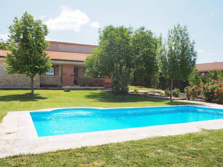 Casa de vacaciones para 8 personas, con jardín y piscina, Se admiten mascotas - 1