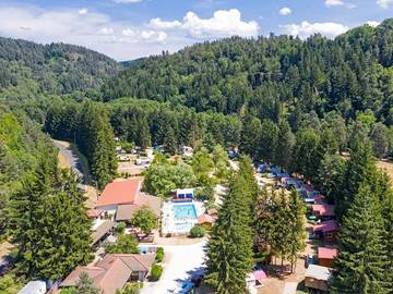 Tente pour 5 personnes, avec sauna, animaux acceptés en Haute-Loire