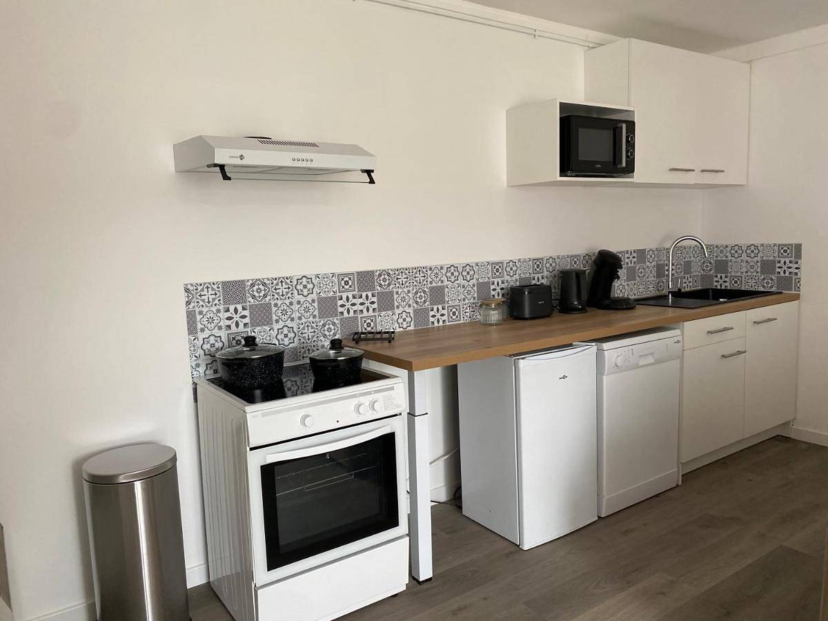 Maison Spacieuse et Confortable 100m2 avec Jardin in Val-de-Reuil, Région de Les Andelys