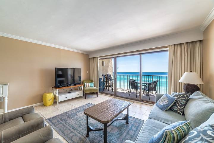 Beach rental for 4 people, with balcony and pool in Miramar Beach