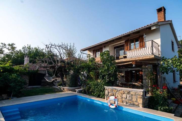 Villa für 8 Personen, mit Balkon und Terrasse sowie Garten und Pool in Banjol - 2