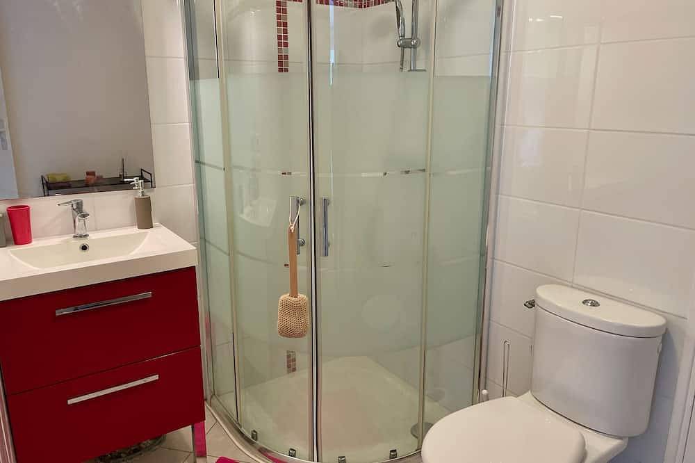 Entire apartment, Studio with lovely outdoor terrace 10 minutes from Paris (14th) classified 1*. in Bagneux, Hauts-de-Seine