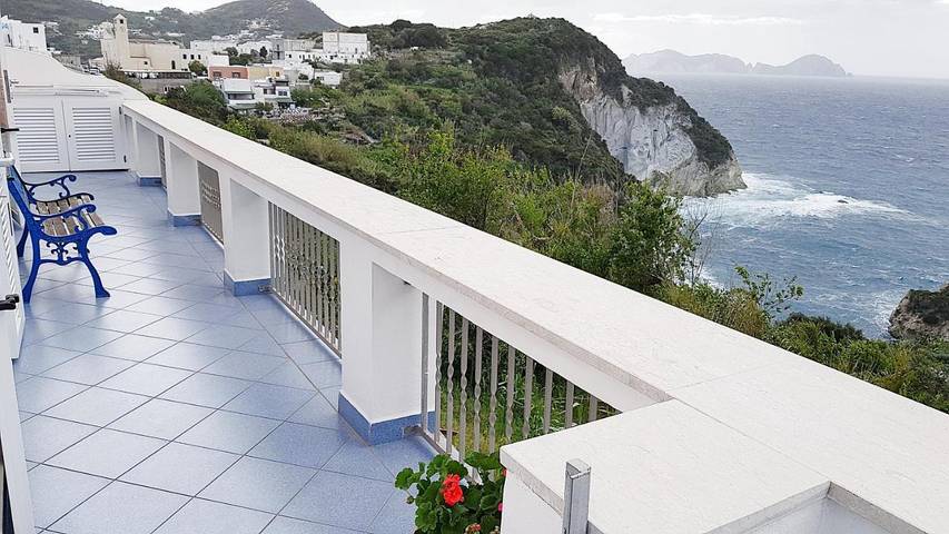 Gîte pour 2 personnes, avec Balcon ainsi que Terrasse et Vue à Ponza - 4