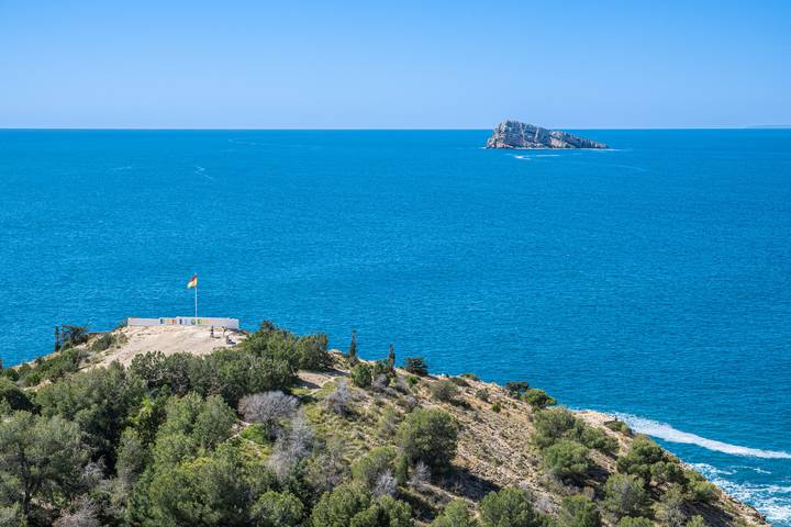 Entire apartment, Villa Marina Duplex Apartment Sea Views in La Cala del Tío Ximo (Benidorm), Benidorm