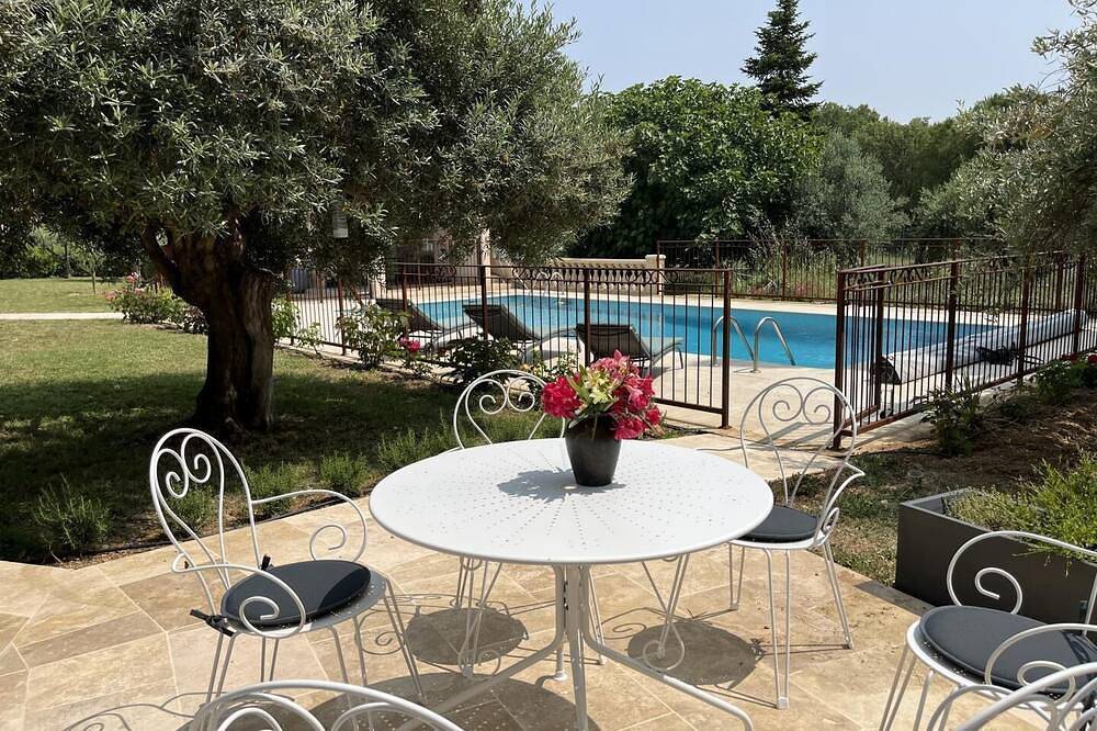 Villa \"Belles Feuilles\" with swimming pool and tennis court in Trans-en-Provence, Draguignan region