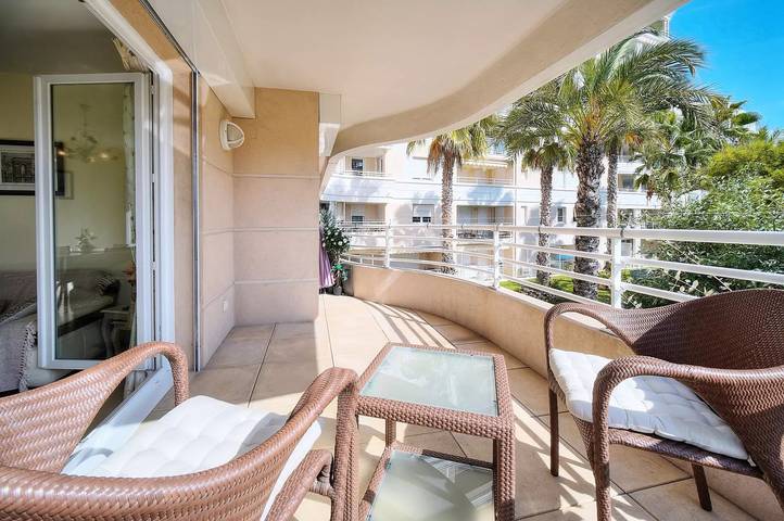 Gîte pour 4 personnes, avec terrasse dans Gare De Cannes - 2