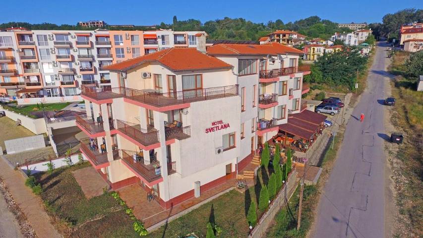 Hotel für 3 Personen, mit Ausblick und Pool sowie Balkon - 1
