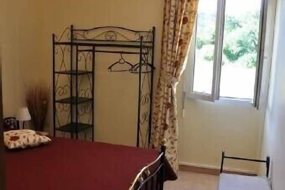 Welcome in our quiet gite for 7 persons with swimming pool near Anduze in Boisset-et-Gaujac, Cévennes