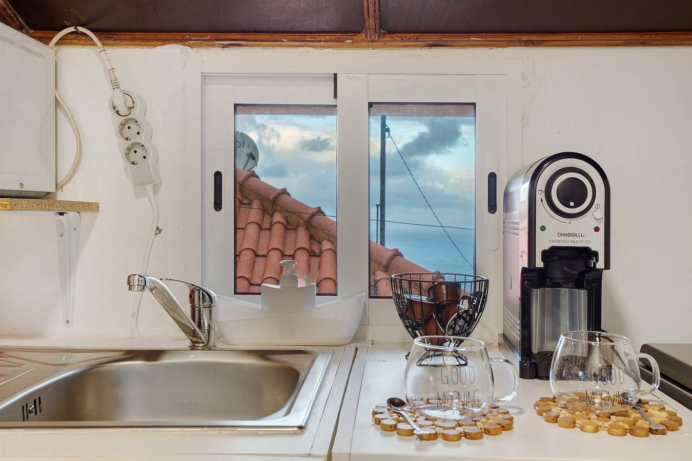 Chalet 'Luci's House' met Uitzicht op Zee, Privéterras en Wi-Fi, foto 7