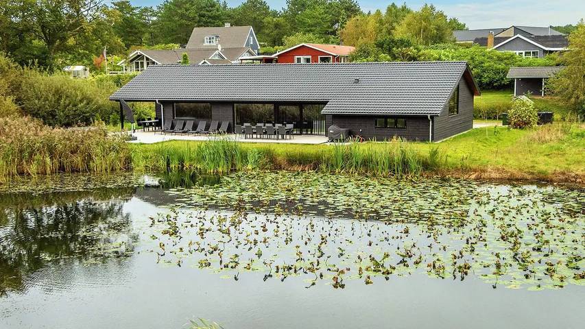 Location de vacances pour 15 personnes, avec jacuzzi ainsi que terrasse et sauna à Ebeltoft