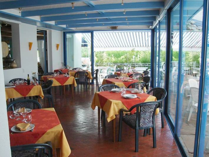 Hôtel pour 2 personnes, avec vue ainsi que jardin et piscine, animaux acceptés à Chaudes-Aigues - 2