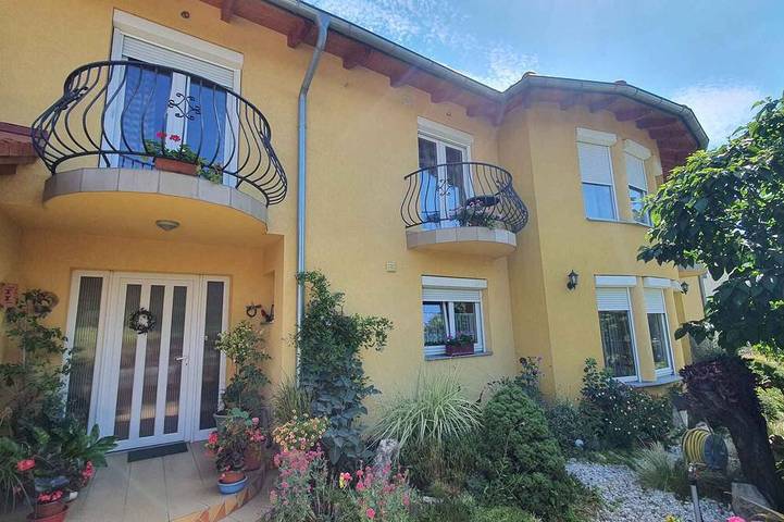 Ferienwohnung für 10 Personen, mit Balkon und Terrasse sowie Garten