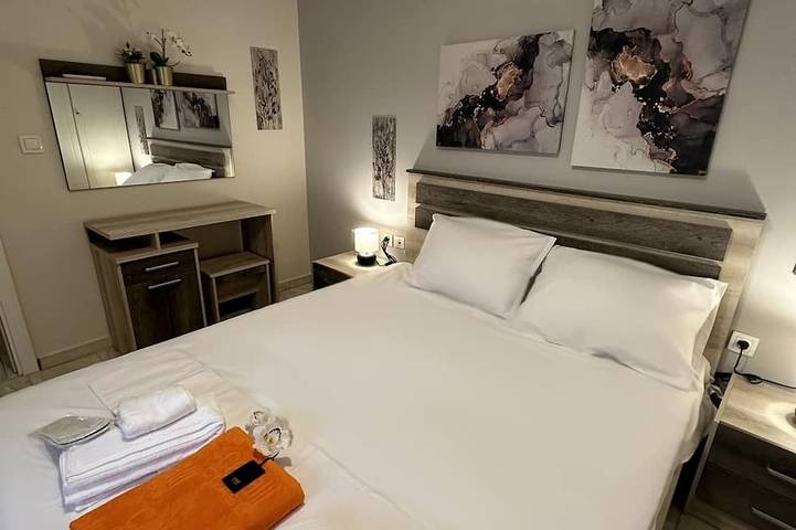 Entire apartment, Allatini Sea View, Deluxe 2 Bedroom & Bathroom Apartment in Thessaloniki in Analipsi (Thessaloniki), Thessaloniki region