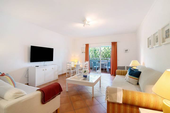 Appartement entier, Appartement 'Prainha Paradise - Algarve' avec piscine partagée, Wi-Fi et climatisation in Praia da Prainha, Alvor