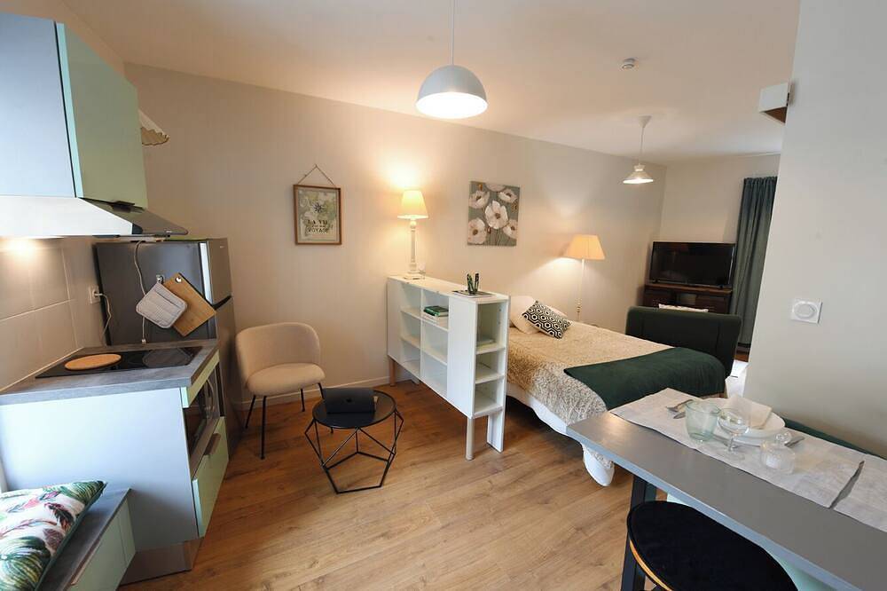 Apartamento entero, Herisson La Source de rivière, a quiet place where modern style meets comfort. in Arbent, Nantua