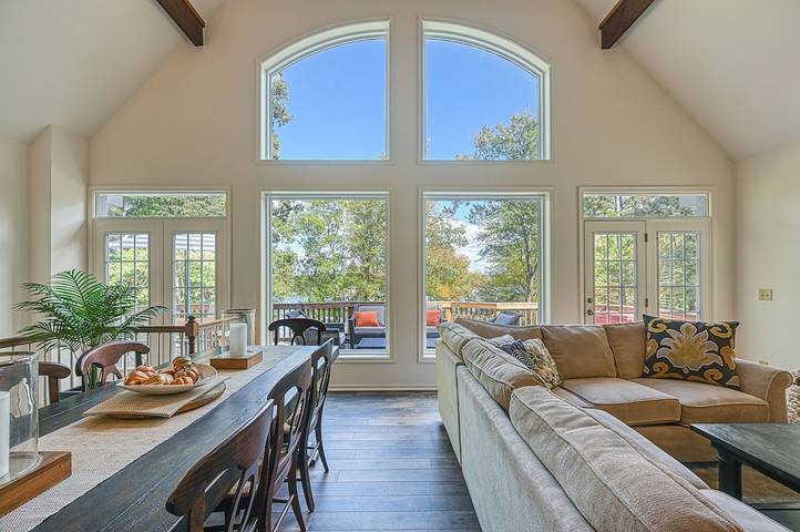 Vacation house for 10 people, with terrace in Lake Anna