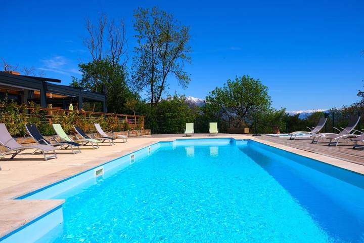 Camping pour 7 personnes, avec Terrasse et Jardin ainsi que Piscine et Sauna