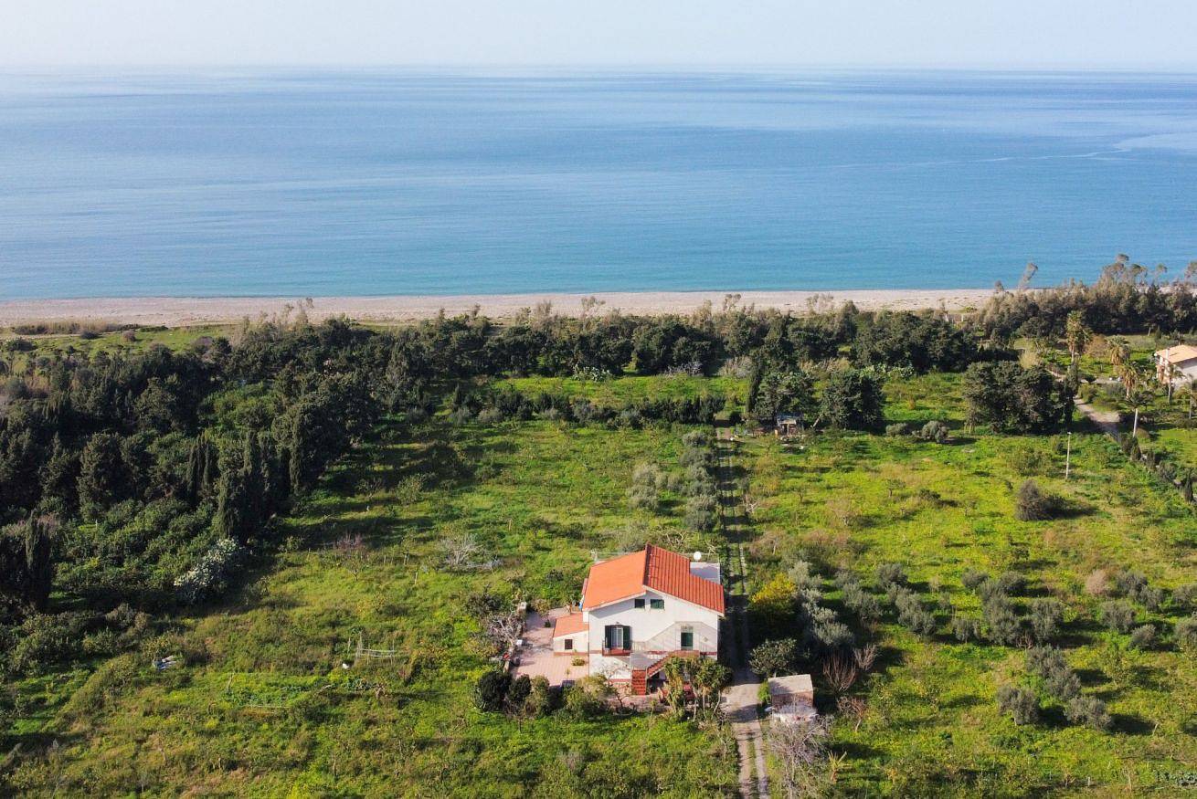 Apartamento inteiro, Tenuta La Piana 2 – Direct Access to the Sea in Caronia, Messina (província)