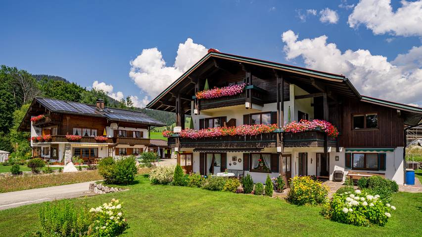 Gästehäuser Schwemmbauer - double room in Reit im Winkl, Alpes Bávaros