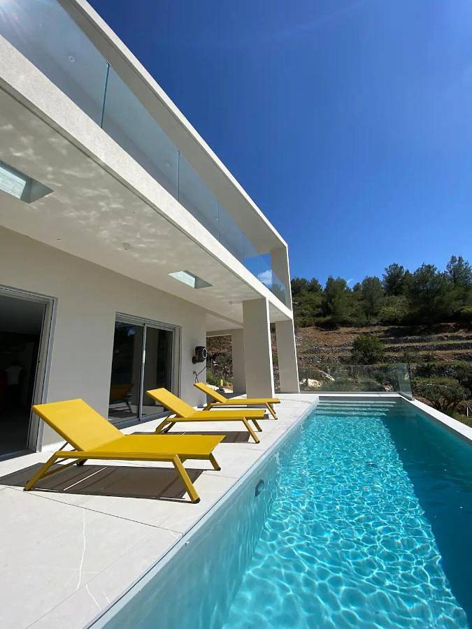 Villa pour 12 personnes, avec vue ainsi que jardin et piscine