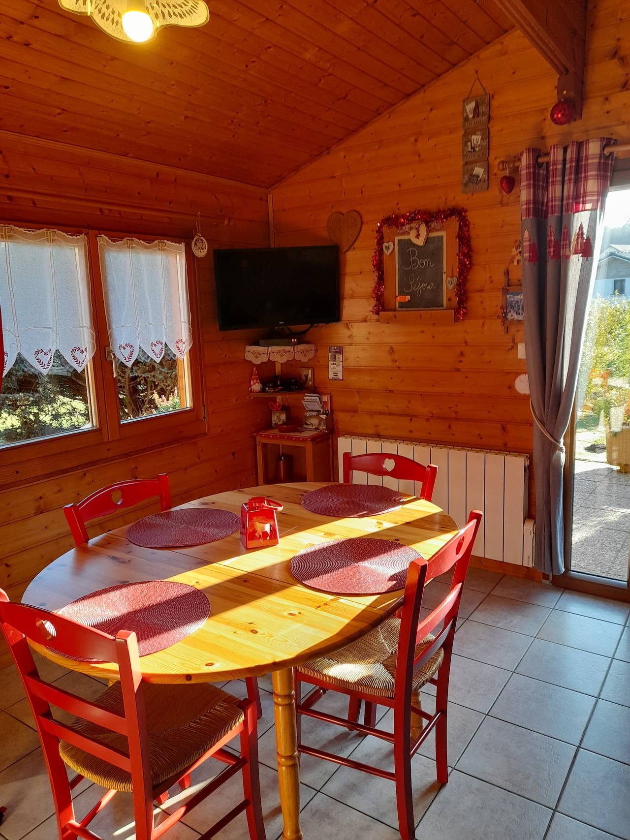 "Aux 4 Saisons" sur grand terrain clos proche Gérardmer in Saint-Nabord, Région d'Épinal