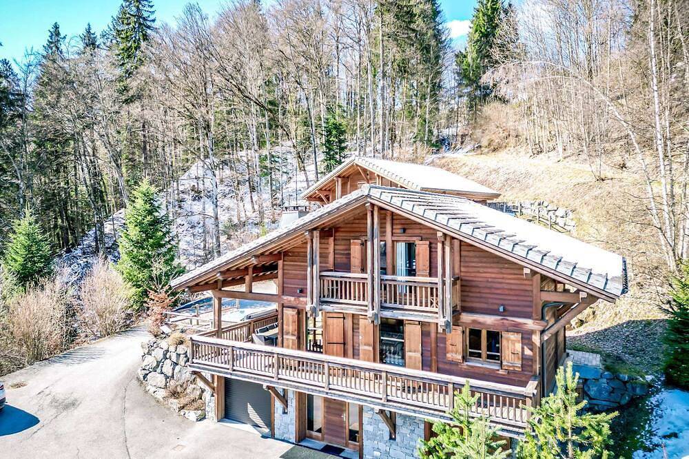Chalet Cerf, Sleeps 10, Hot Tub, Ascension Immobilier in La Côte-d'Arbroz, Les Portes du Soleil