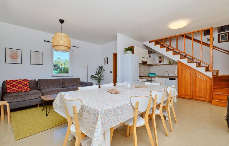 Gemütlich, 1,5 km von der Küste entfernt: Modernes Apartment mit WLAN, Klimaanlage und Terrasse in Cres