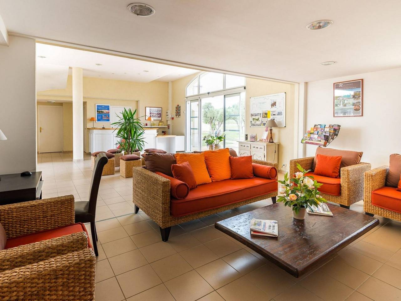 Ganze Wohnung, Apartment in provencal style in a beautiful landscape in Paradou, Arles und Umgebung