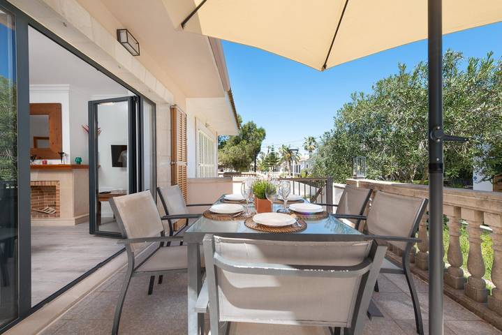 Villa Canta - Great holiday villa with terrace near the beach with free WiFi. in Playa de Muro, Muro