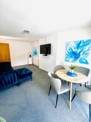 Holiday Rental for 4 People in Southampton, South East England, Photo 2