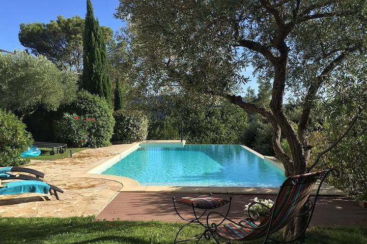 Location de vacances pour 9 personnes, avec Balcon et Jardin à Malemort-du-Comtat