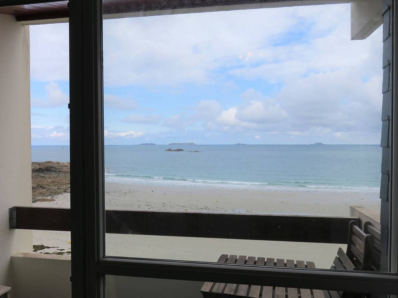Appartement entier, Studio avec balcon en bord de mer à Perros-Guirec in Perros-Guirec, Côte de Granit Rose