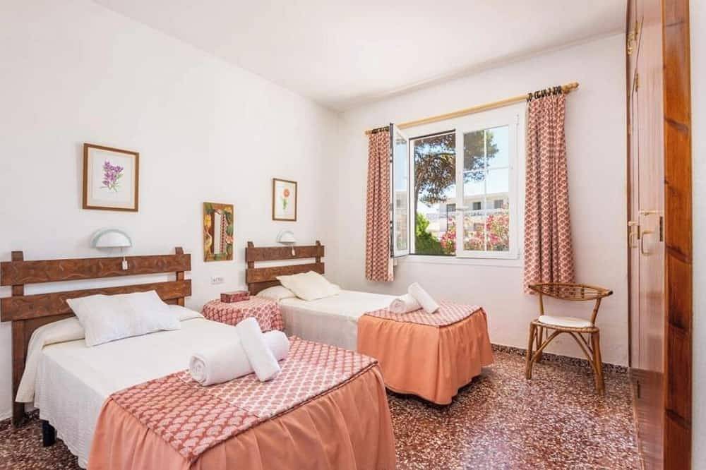 Menorca Chalet Rustic Sunny Retreat by the Sea in Santo Tomas, Es Migjorn Gran