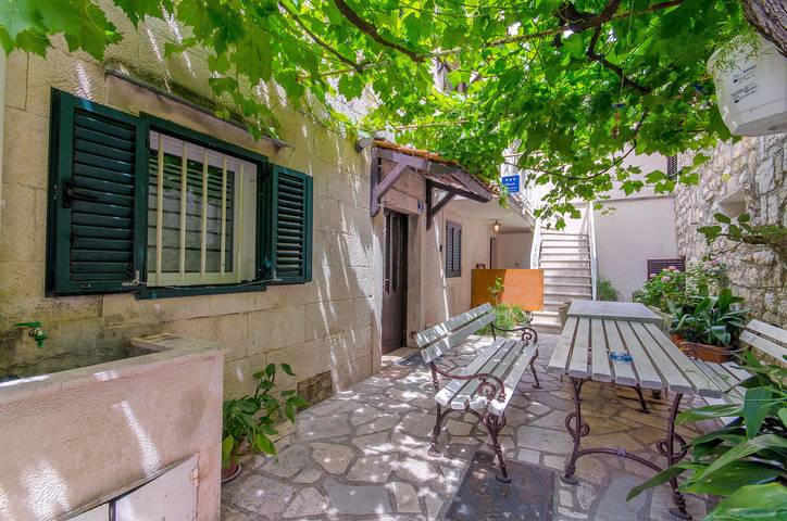 Gîte pour 2 personnes, avec Terrasse et Jardin à Split - 2