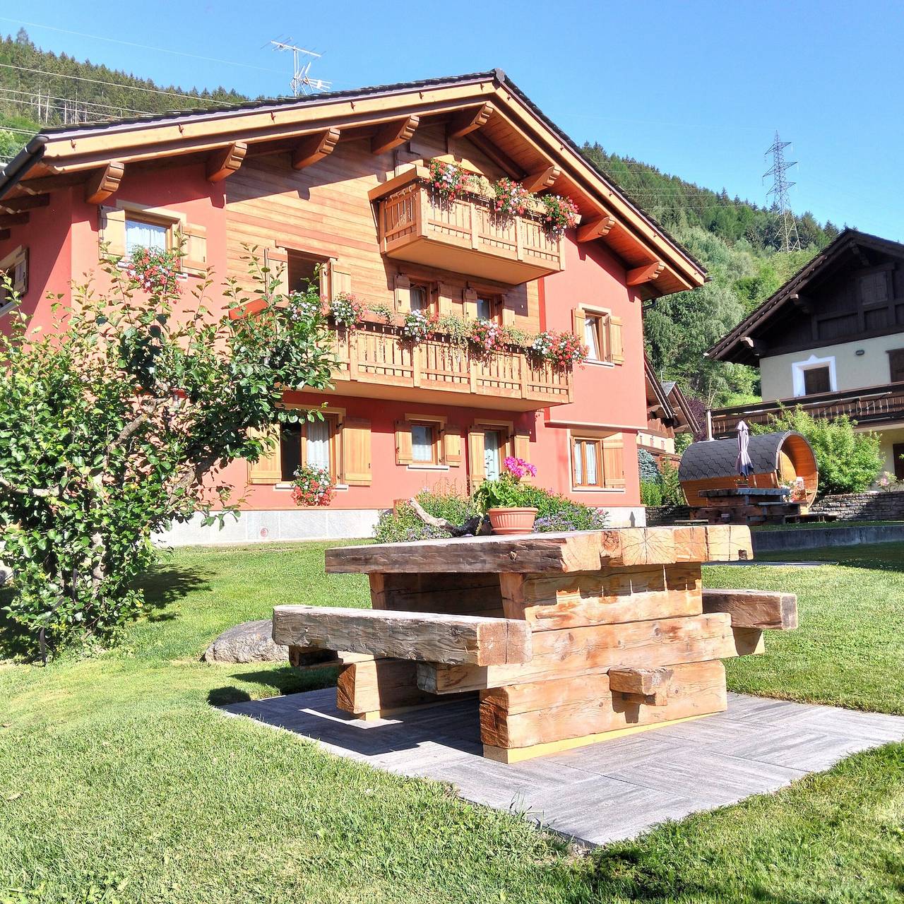 Entire apartment, Holiday Apartment "Casa Clus Bormio 1" with Mountain View, Private Garden & Wi-Fi in Valdisotto, Stilfser Joch National Park