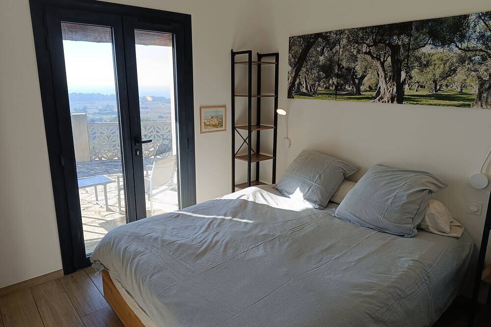 Maison Ensoleillée, Grande Terrasse Avec vue Panoramique et Accès Piscine in Saint-Hippolyte-le-Graveyron, Parc naturel régional du Mont-Ventoux