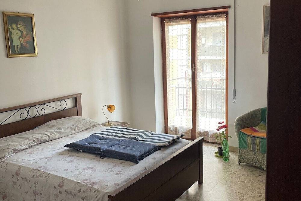 Entire apartment, Spacious and bright apartment a stone's throw from the old town and the beach in San Benedetto del Tronto, Riviera delle Palme
