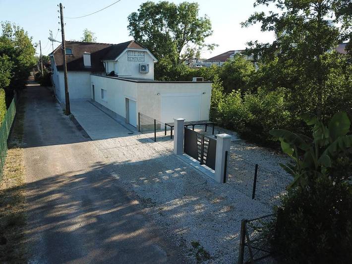 Gîte pour 12 personnes, avec Terrasse et Jardin à Chaource (Aube)