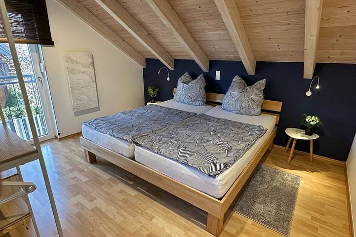 Brückelsee-Chalet – Modernes Ferienhaus am Brückelsee / Oberpfälzer Seenland in Wackersdorf, Naturpark Oberpfälzer Wald