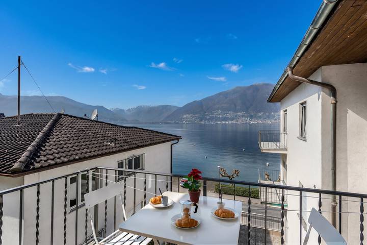 Ferienwohnung für 2 Personen, mit Balkon und Terrasse sowie Seeblick in Gambarogno