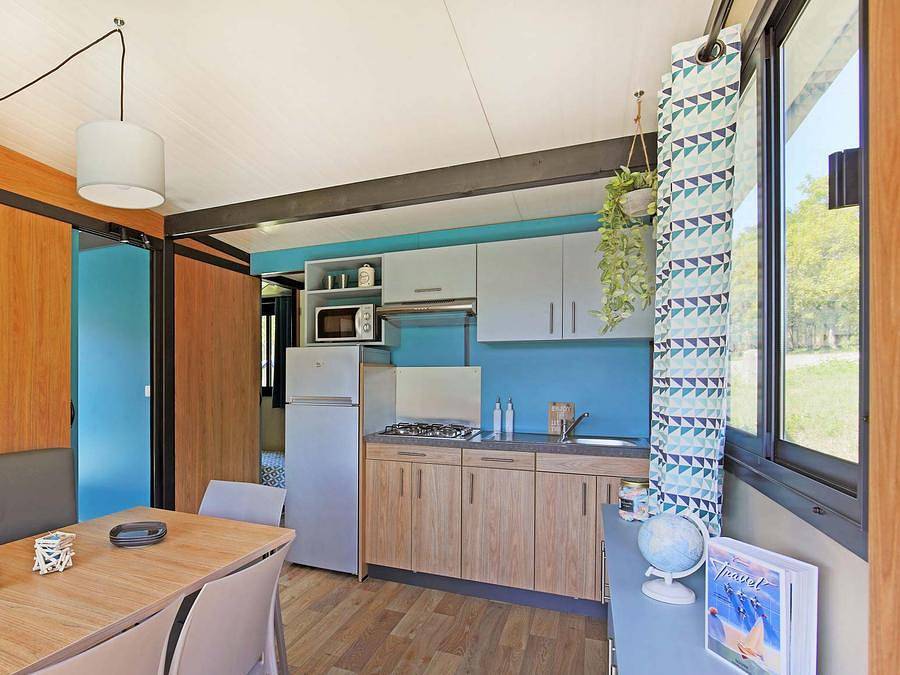 Camping Le Mont Grêle - Chalet 5 personnes - Chalet Scandinave - 25m² - terrasse couverte 12m² in Lépin-le-Lac, Région de Chambéry