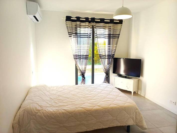 Location de vacances pour 8 personnes, avec vue ainsi que terrasse et piscine à Carsan - 2