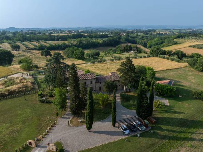 Entire apartment, Arco Apartment: Tuscan Charm and Relaxation in Colle di Val d'Elsa, Siena Province