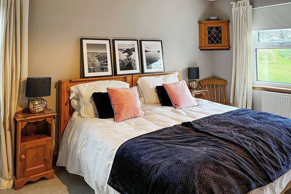 5 bedroom accommodation in Portpatrick, near Stranraer in Portpatrick, Dumfries and Galloway