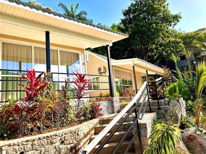 Maison d’hôte pour 2 personnes, avec jardin et vue, adapté aux familles dans Takamaka