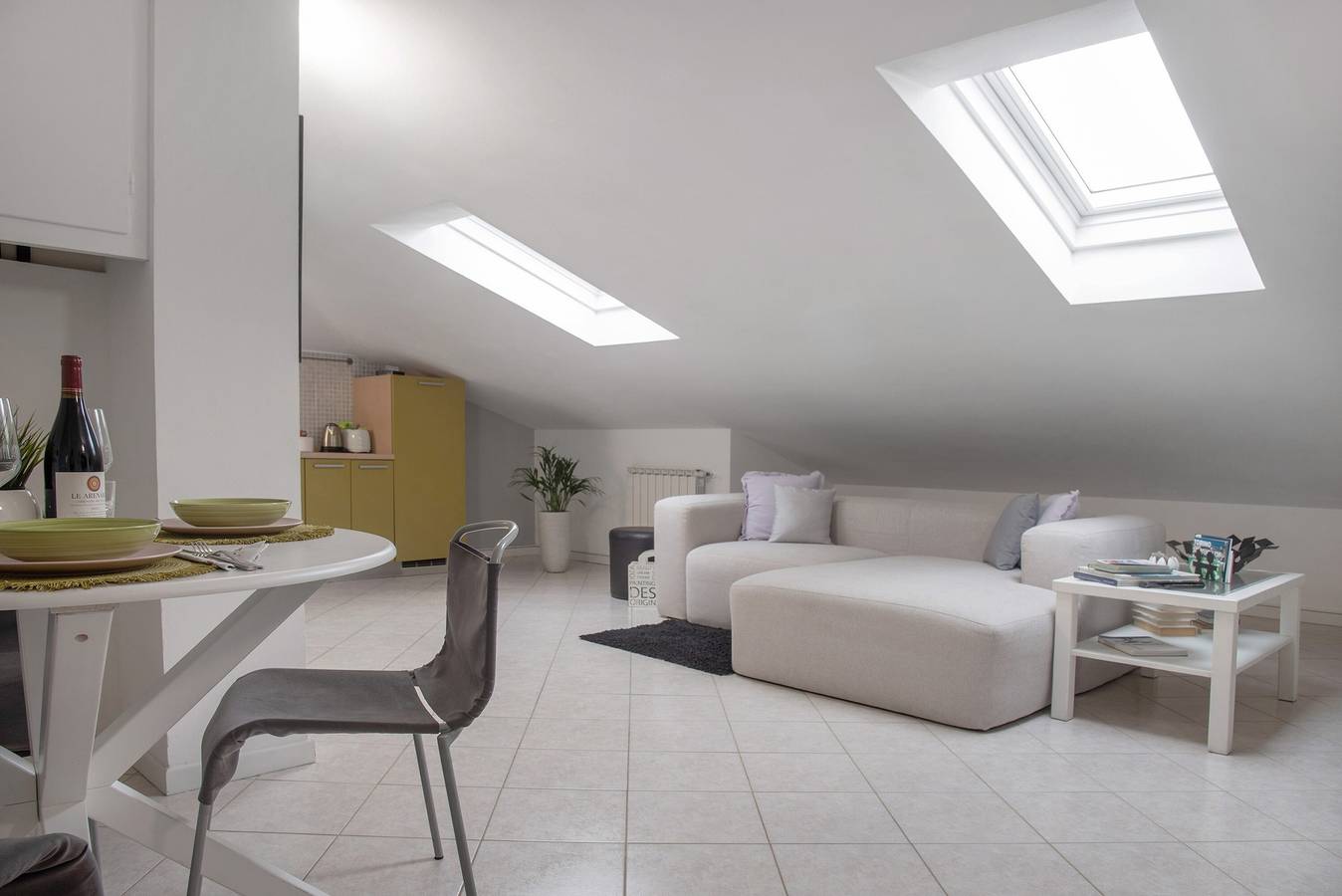 Ganze Wohnung, Ferienwohnung im Dachgeschoss 'Massimo - Verbania Intra' mit Wi-Fi und Klimaanlage in Intra (Verbania), Comune di Verbania