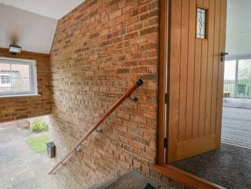 Log Cabin for 2 People in Barlings, Lincolnshire, Photo 3