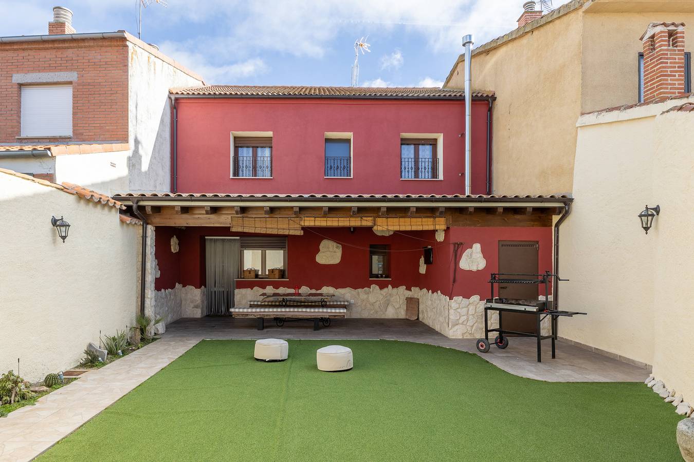 Country House 'Aurora' with Private Pool, Private Garden and Wi-Fi in Sanchidrián, Ávila Region